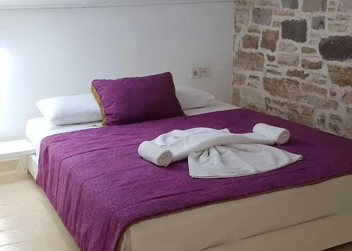 Eski Tas Hotel Çeşme