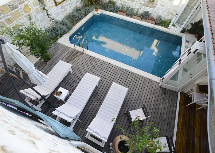 Szálloda Eski Tas Çeşme